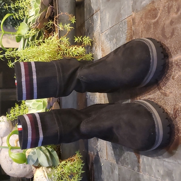 Tommy Hilfiger Pasilla Booties - Picture 2 of 12